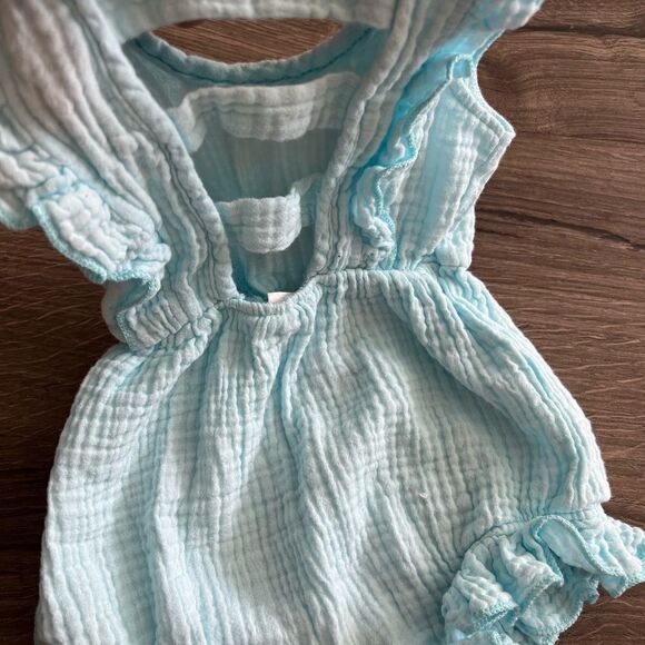 Baby blue muslin romper size 6-9 - Picture 4 of 5
